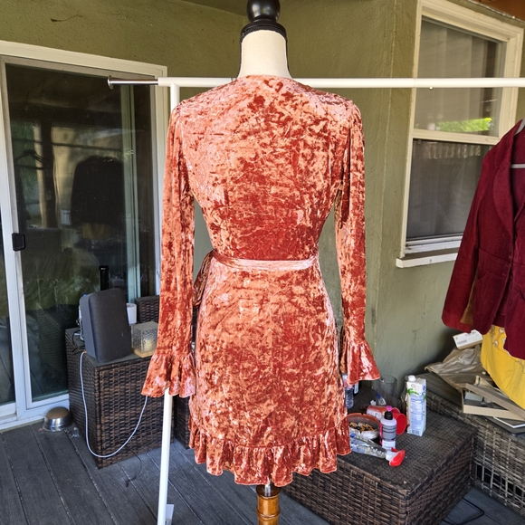 Storia Crushed Velvet Wrap Dress Mauve Pink Ruffle Hem Long Sleeve Size S - Picture 4 of 9